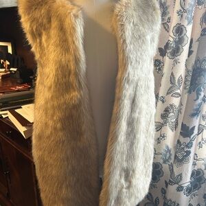 Universal Thread Faux Fur Vest in Cream